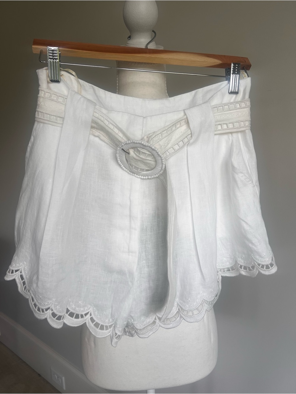 FARM Rio Women's Richelieu Embroidered Scalloped Linen Shorts, Size M-NWT - Picture 4 of 6